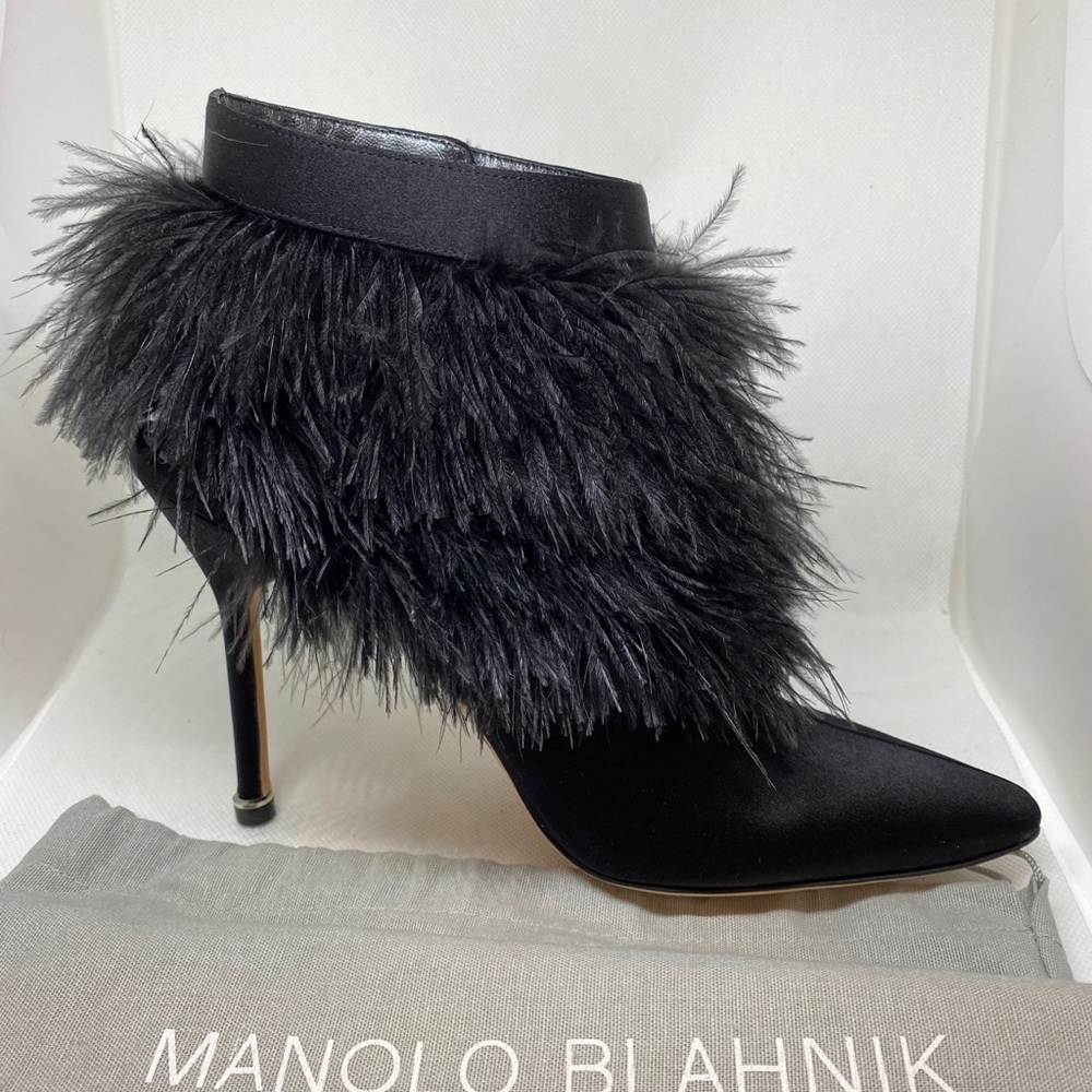 Monolo blahnik leather fur trim slingback pumps